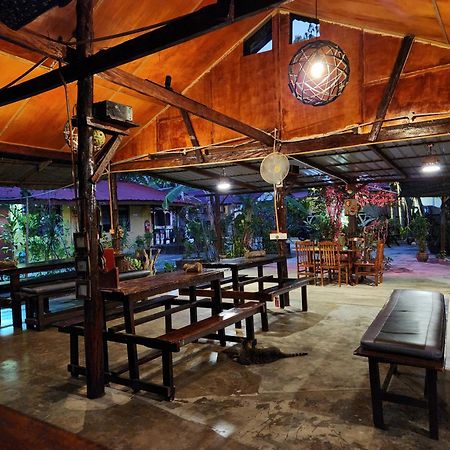 Gecko Guesthouse Pantai Cenang  Exterior photo