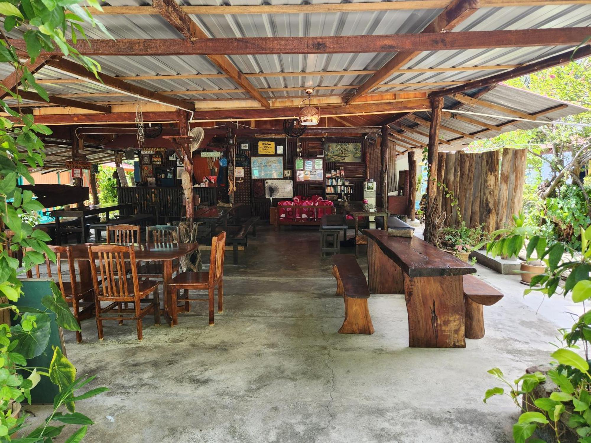 Gecko Guesthouse Pantai Cenang  Exterior photo